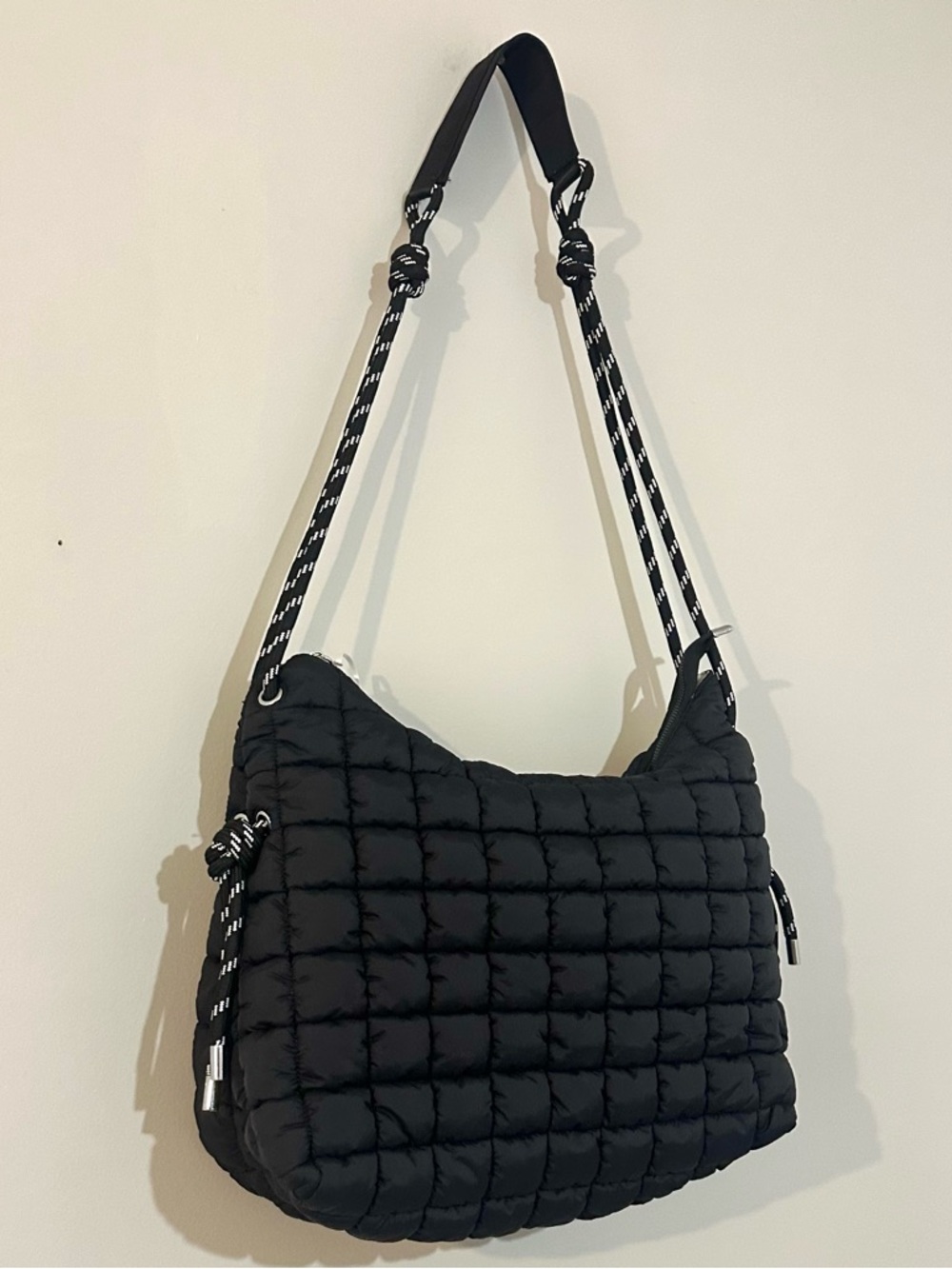 NWT 2CHIC Black Quilted Puffer Shoulder Bag w/ Rope Strap - Picture 5 of 10